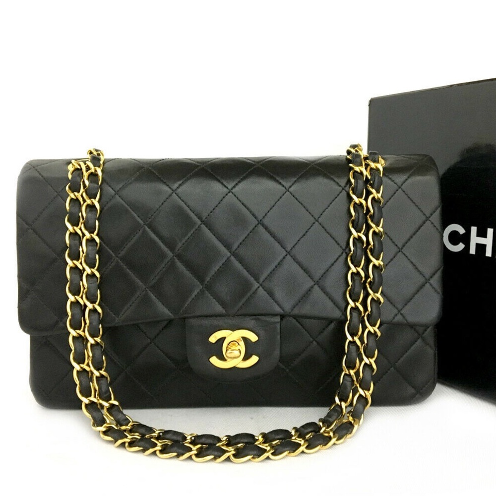 CHANEL Classic Medium Leather Double Flap/Gold Hardware Chain Bag: EXCELLENT